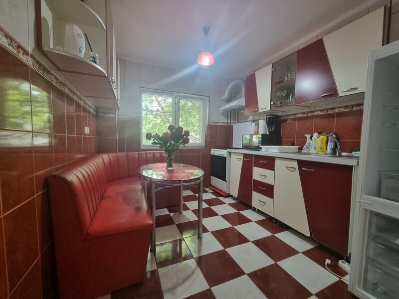 Dristor, metrou, apartament spatios 3 camere.