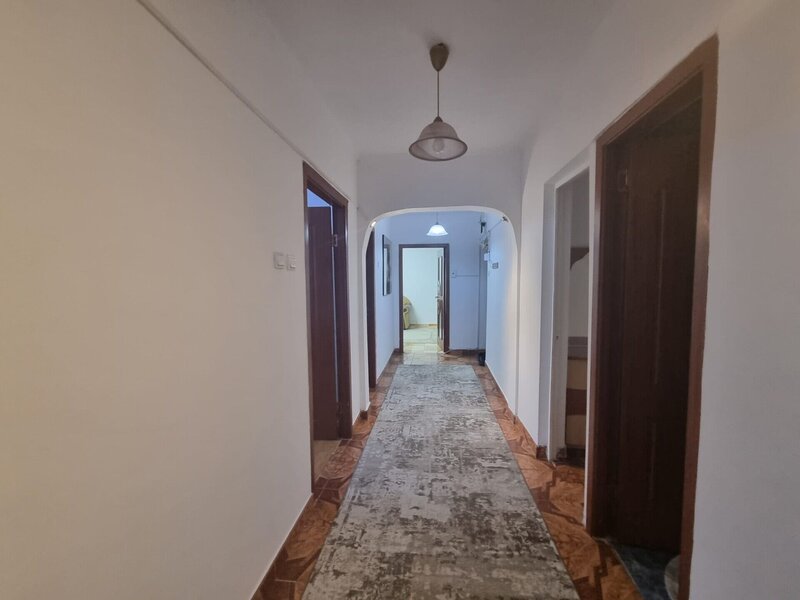 Dristor, metrou, apartament spatios 3 camere.